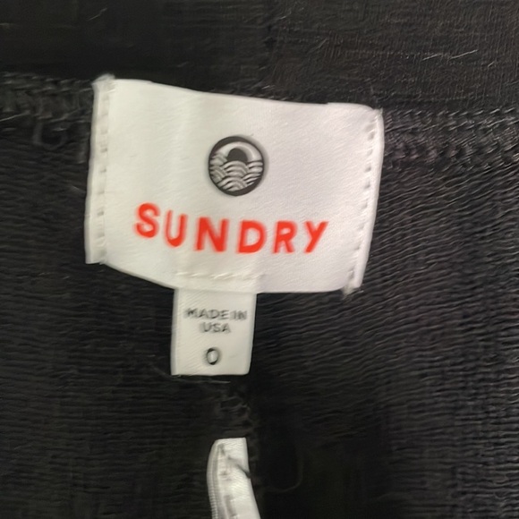 SUNDRY Black Yoga Pant With Visible Gold Stitching Size 0 XS - Picture 5 of 5